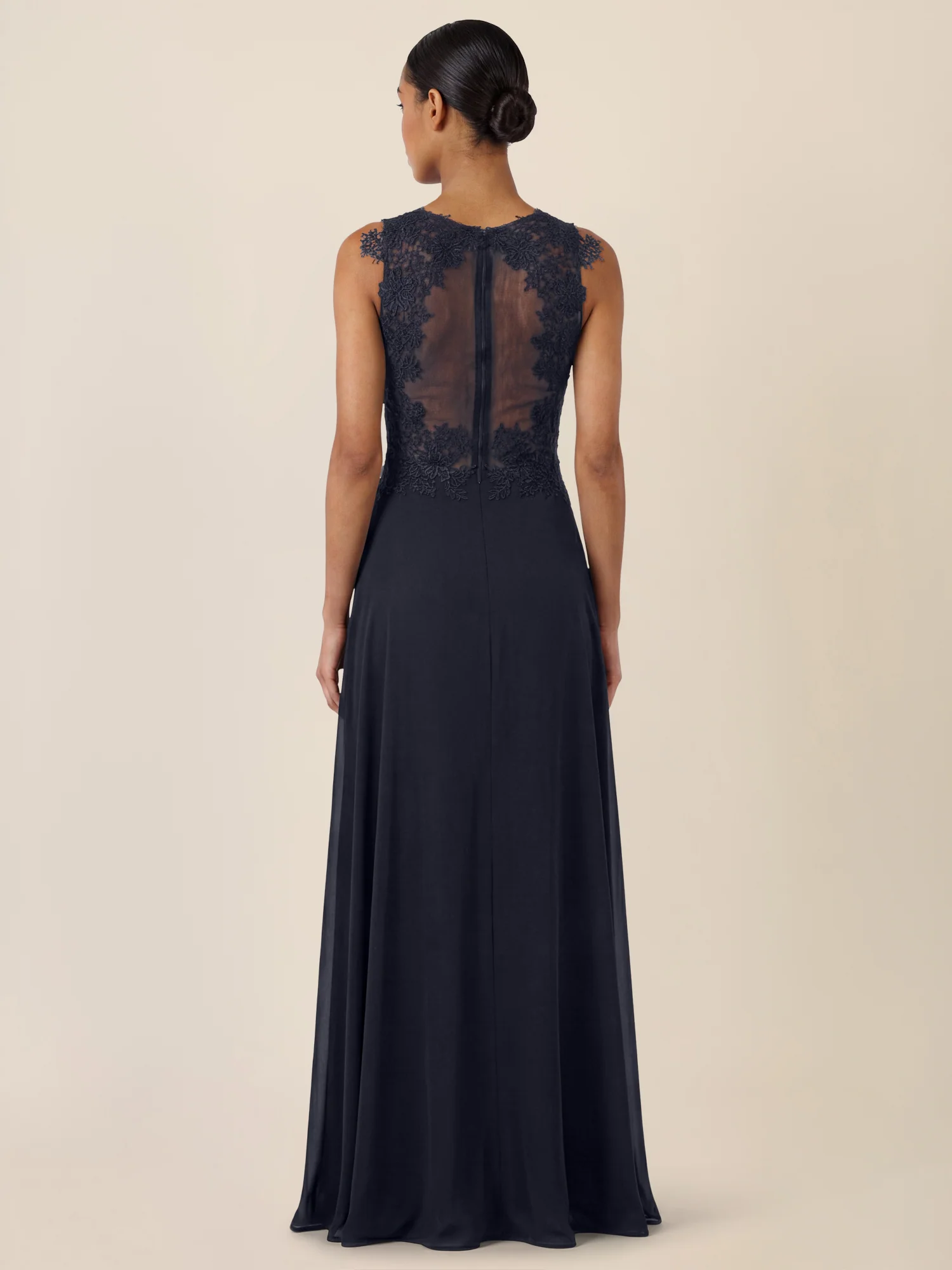 APART Abendkleid mit floraler Spitze und fließendem Rock | nachtblau - Image 2