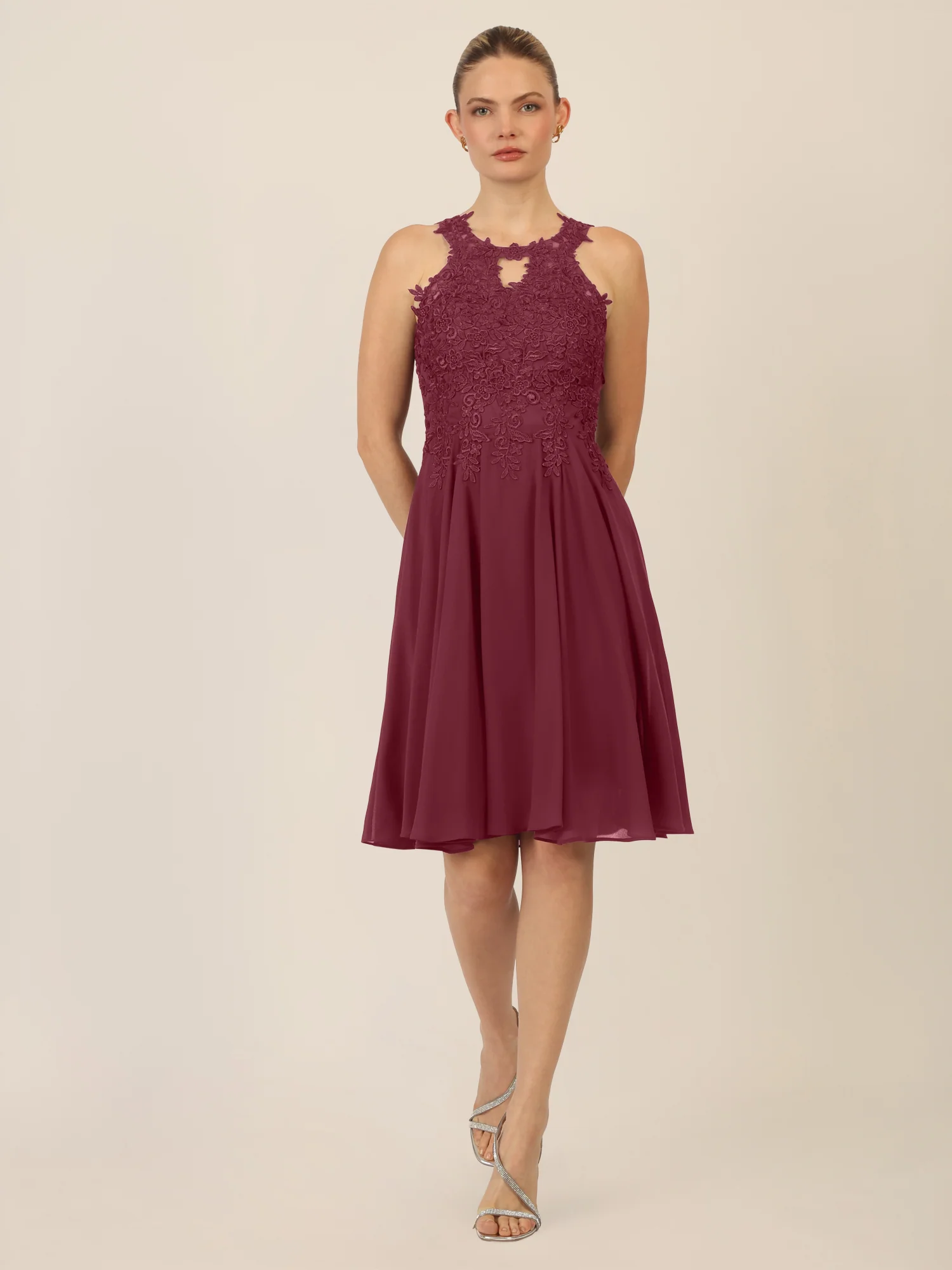 APART Cocktailkleid mit Cut-Out-Rücken | bordeauxrot