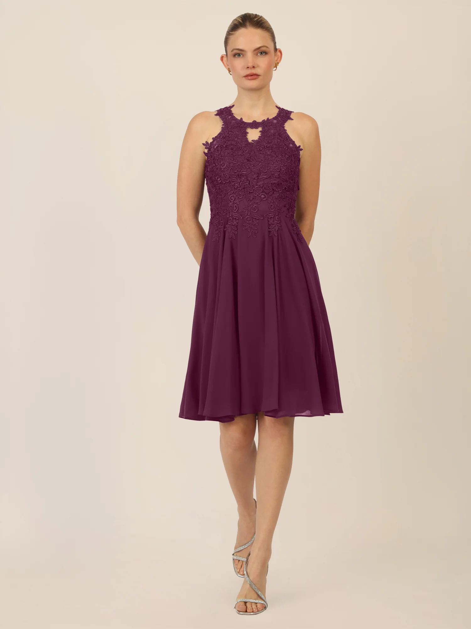 APART Cocktailkleid mit Cut-Out-Rücken | dunkel lila