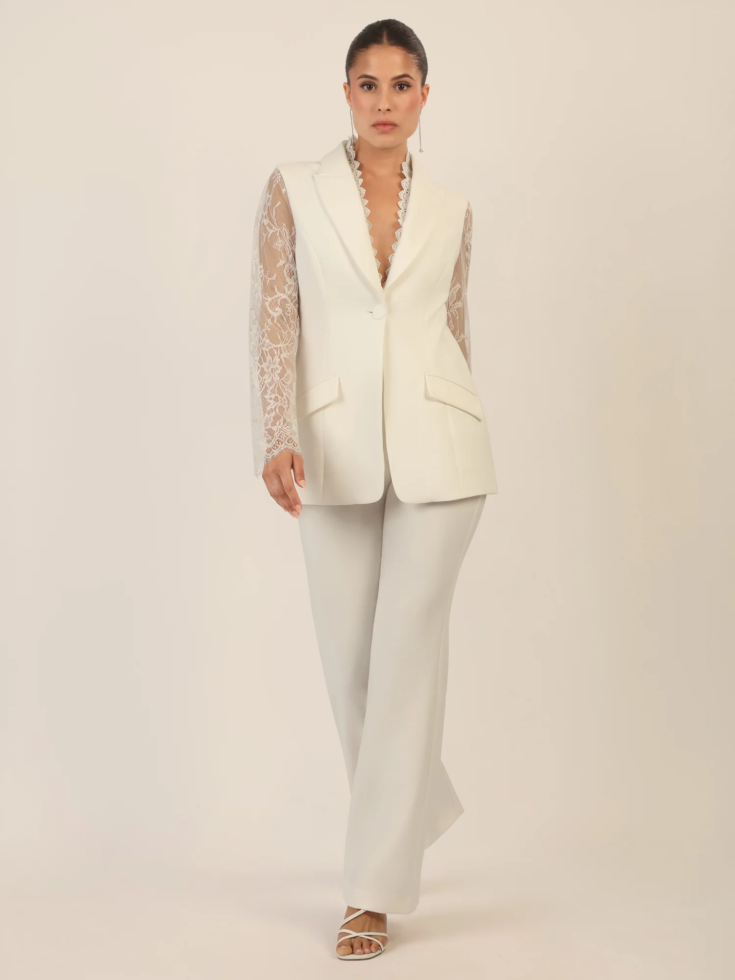 APART Hosenanzug mit Spitzendetails und Zierkante | creme - Image 6