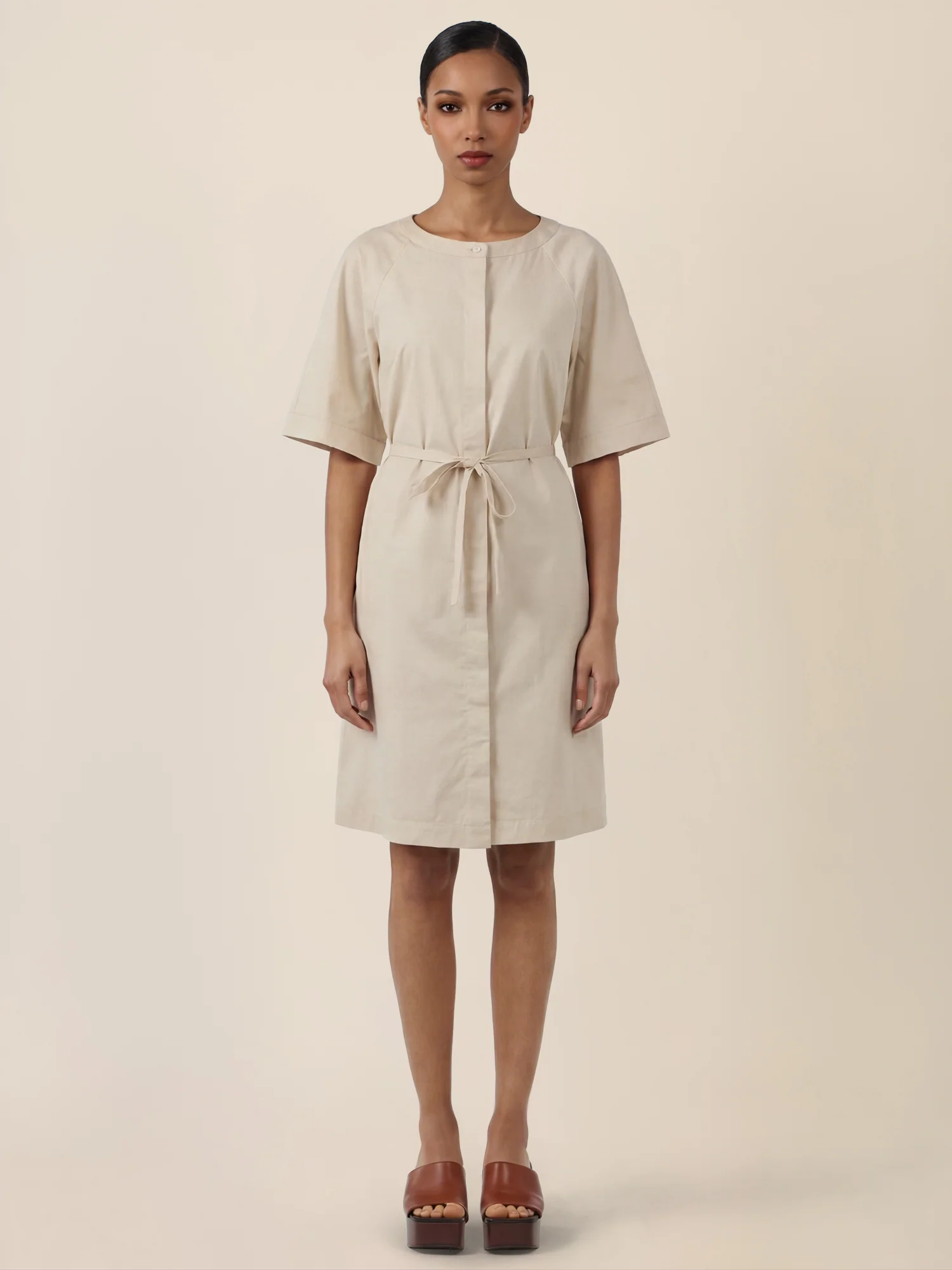 APART Kleid mit Gürtel und Raglanärmeln | beige