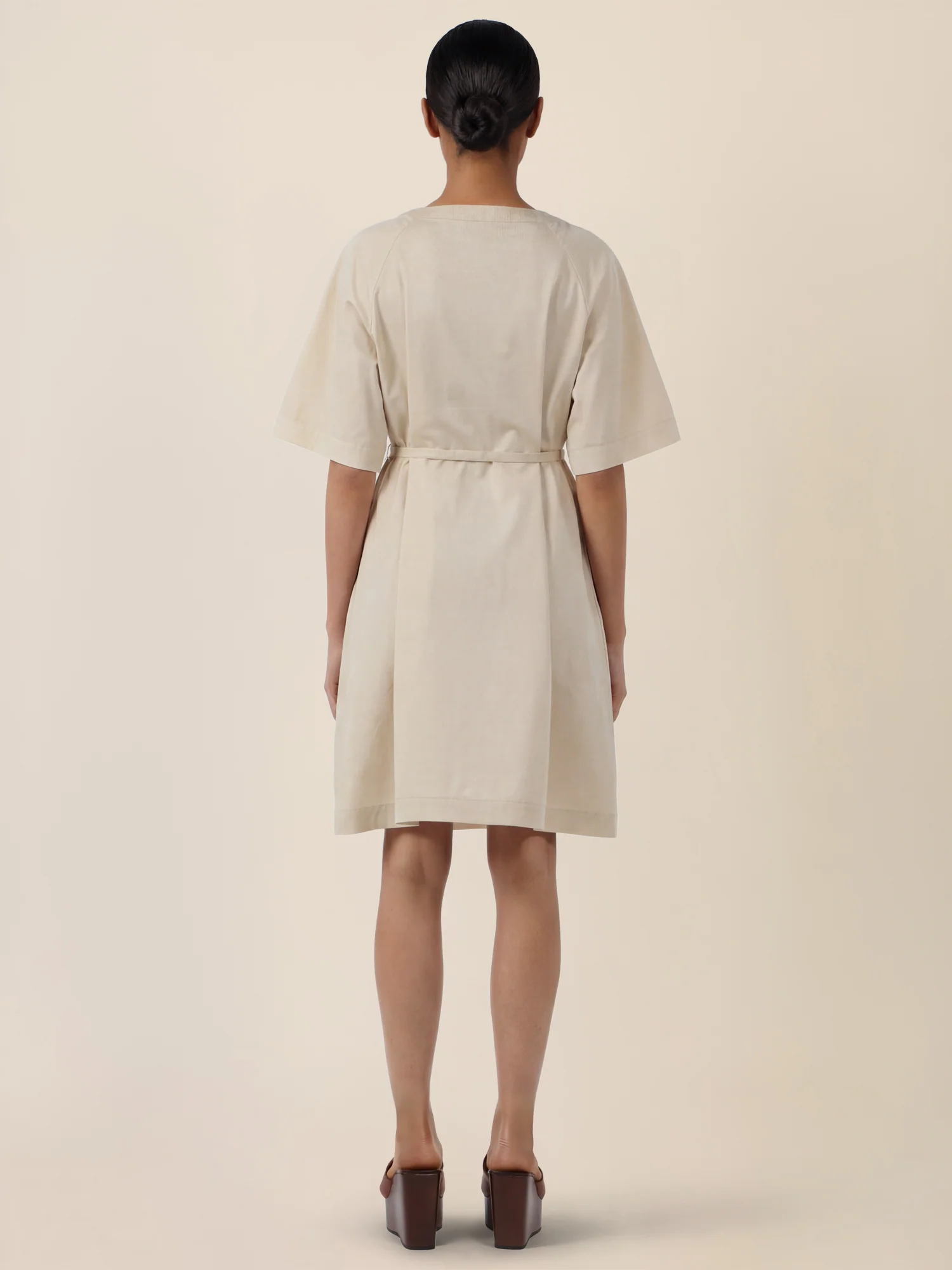 APART Kleid mit Gürtel und Raglanärmeln | beige - Image 2