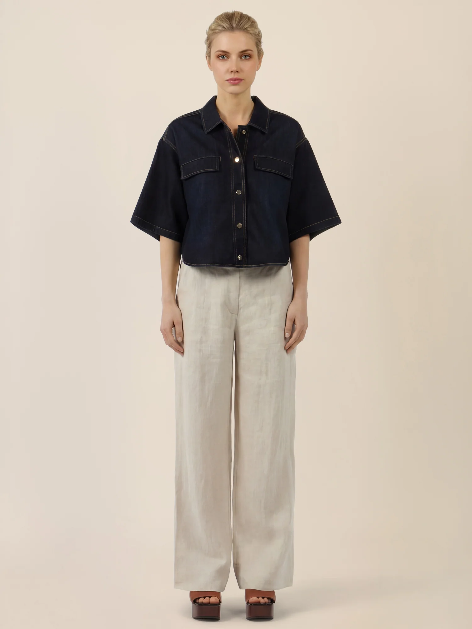 APART Kurzarm-Jeansjacke mit Druckknöpfen | dunkelblau - Image 2