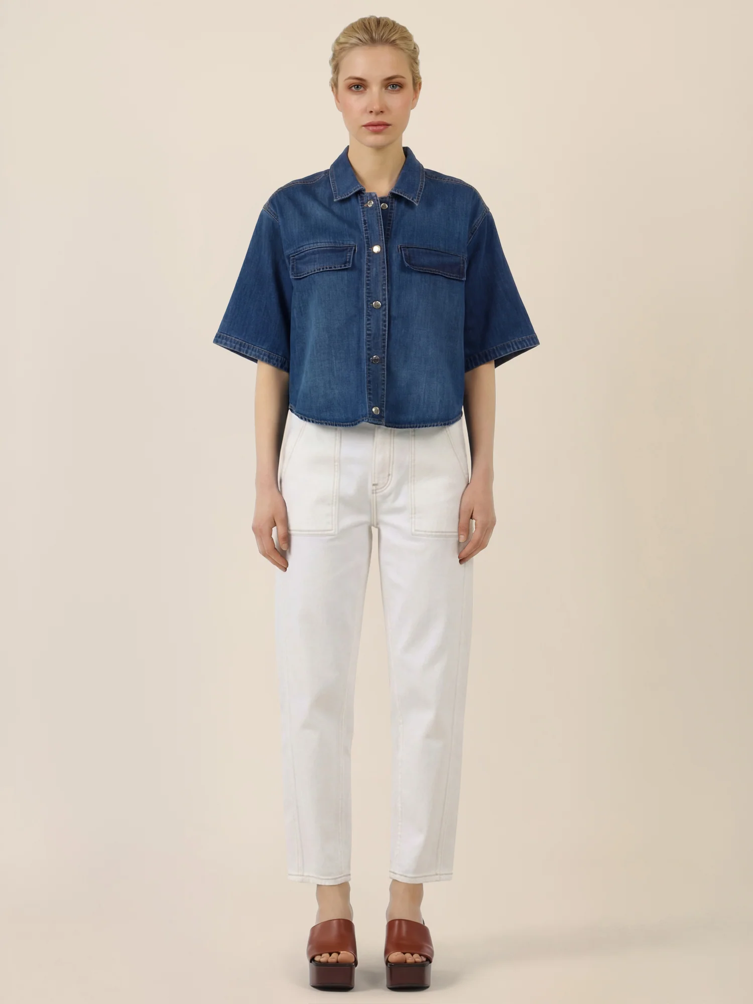 APART Kurzarm-Jeansjacke mit Druckknöpfen | hellblau - Image 2