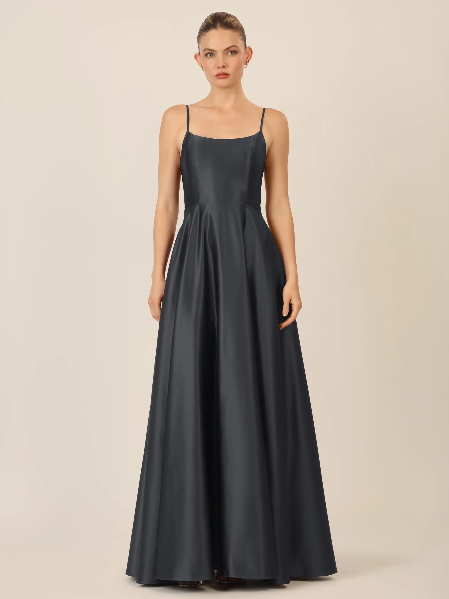 APART Langes Ballkleid aus Satin mit Spaghettiträgern | schwarz