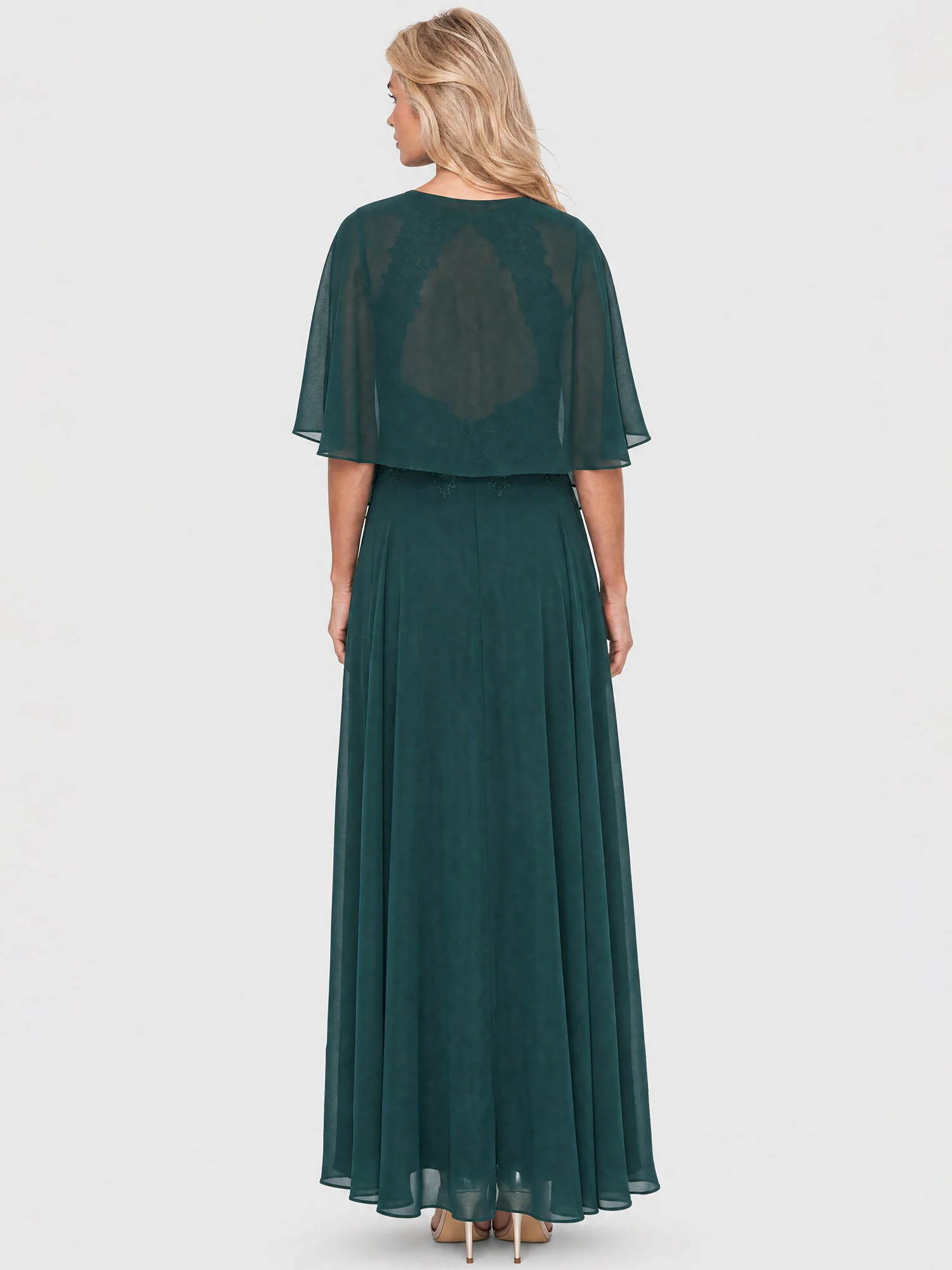 APART Luftiges Chiffon-Stola mit Zipfelsaum | emerald - Image 7