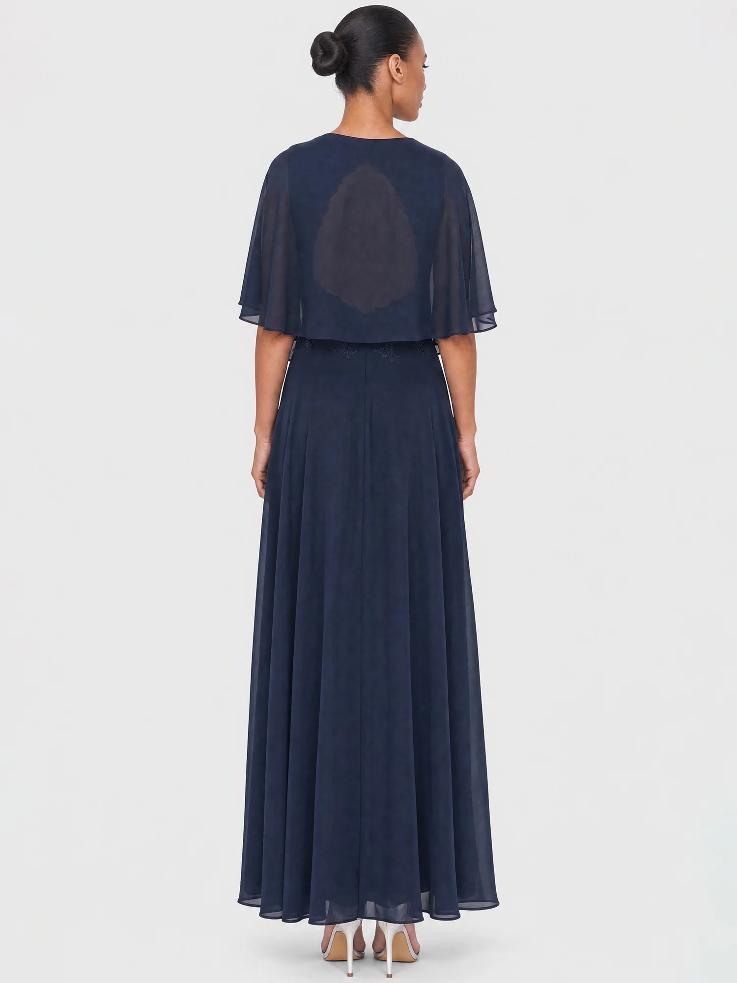 APART Luftiges Chiffon-Stola mit Zipfelsaum | nachtblau - Image 7