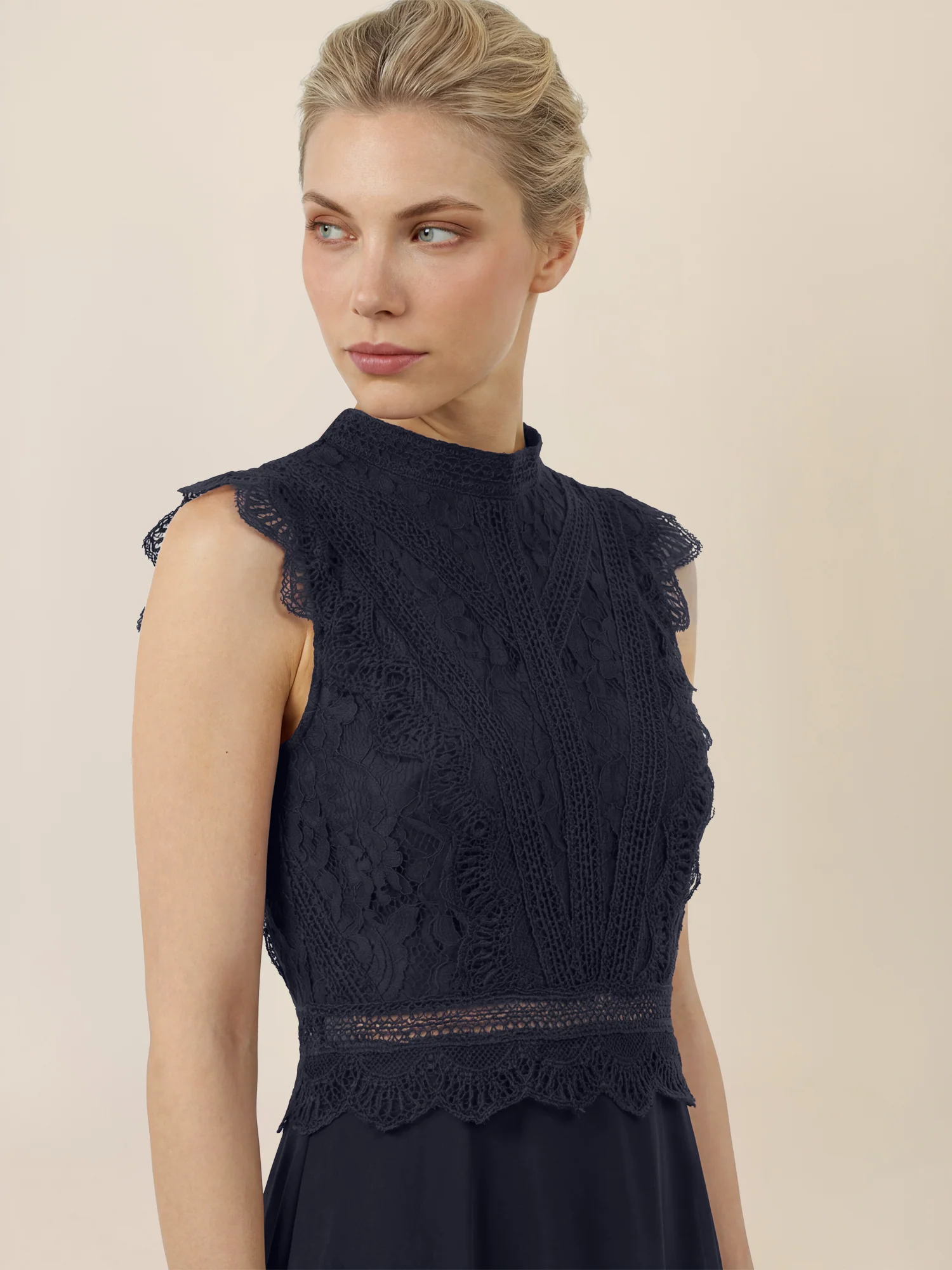 APART Maxikleid mit Häkelspitze und Stehkragen | nachtblau - Image 3