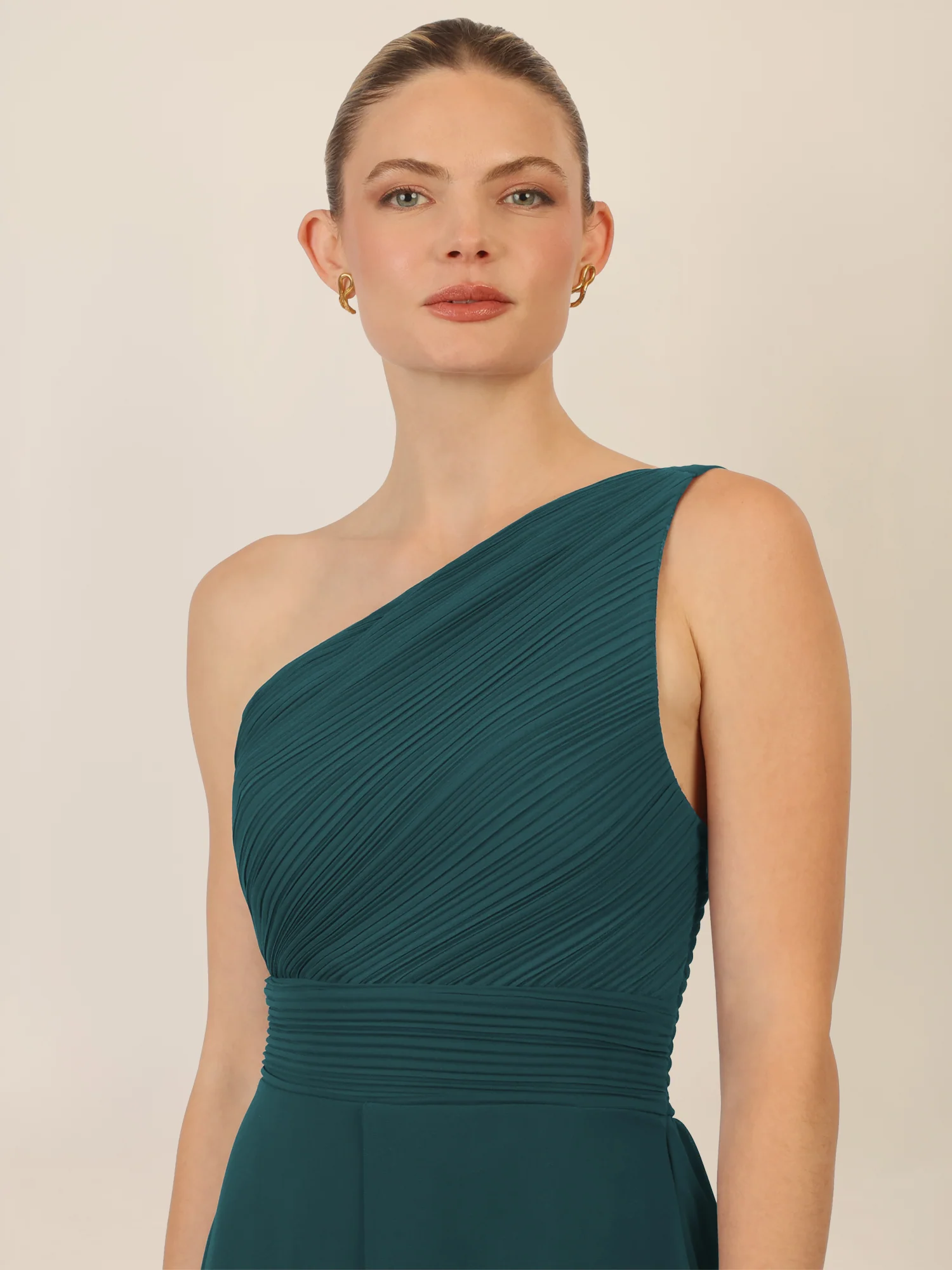 APART One-Shoulder Abendkleid mit Plisseedetail | dunkelgrün - Image 4