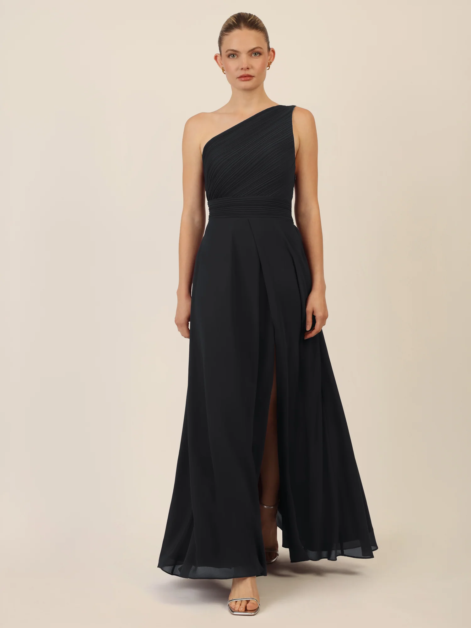 APART One-Shoulder Abendkleid mit Plisseedetail | schwarz