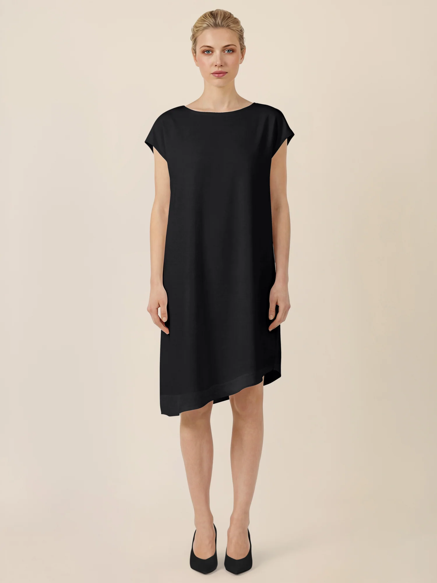 APART Oversized Kleid mit asymmetrischem Saum | schwarz