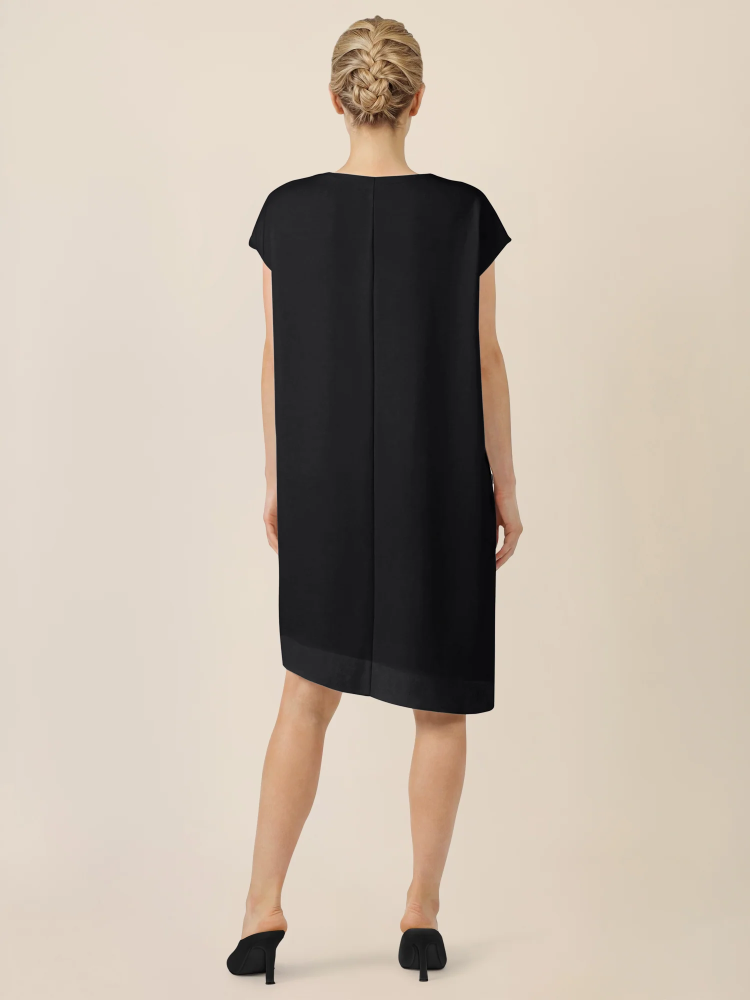 APART Oversized Kleid mit asymmetrischem Saum | schwarz - Image 2