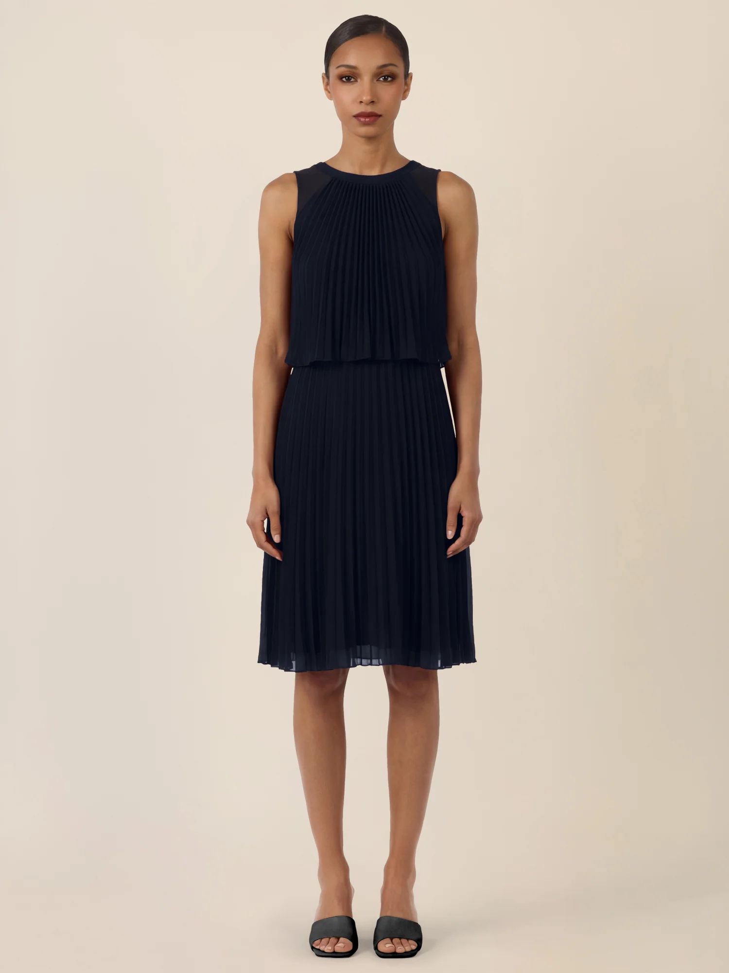 APART Plissiertes Chiffonkleid mit doppellagigem Oberteil | nachtblau