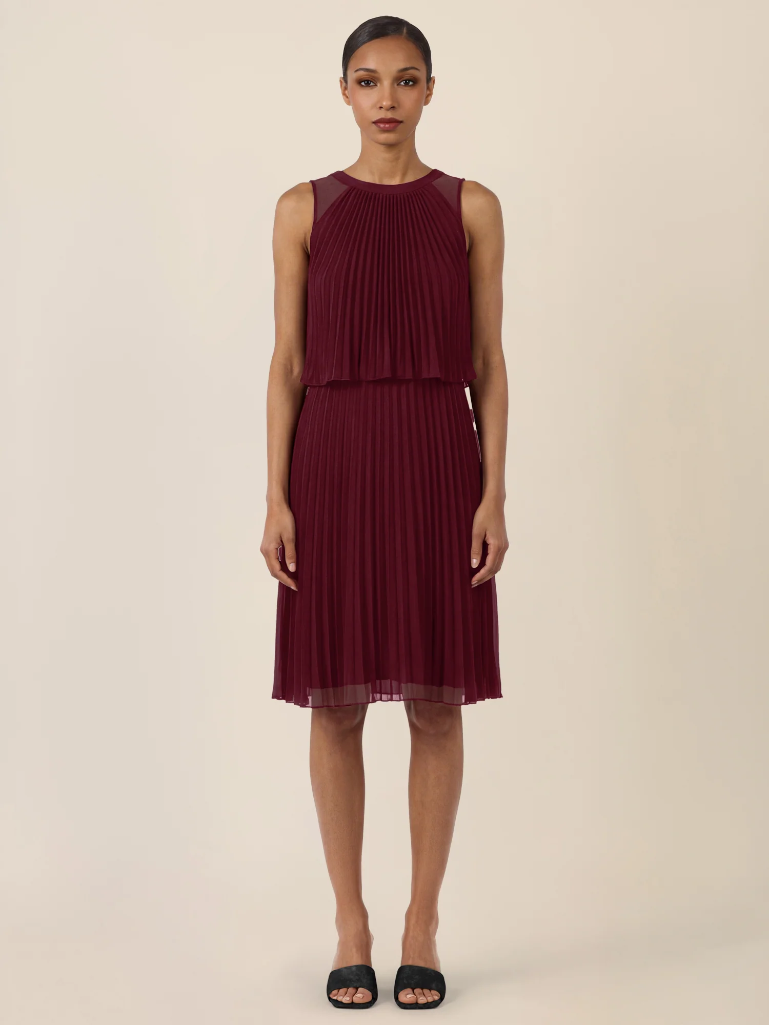APART Plissiertes Chiffonkleid mit doppellagigem Oberteil | weinrot
