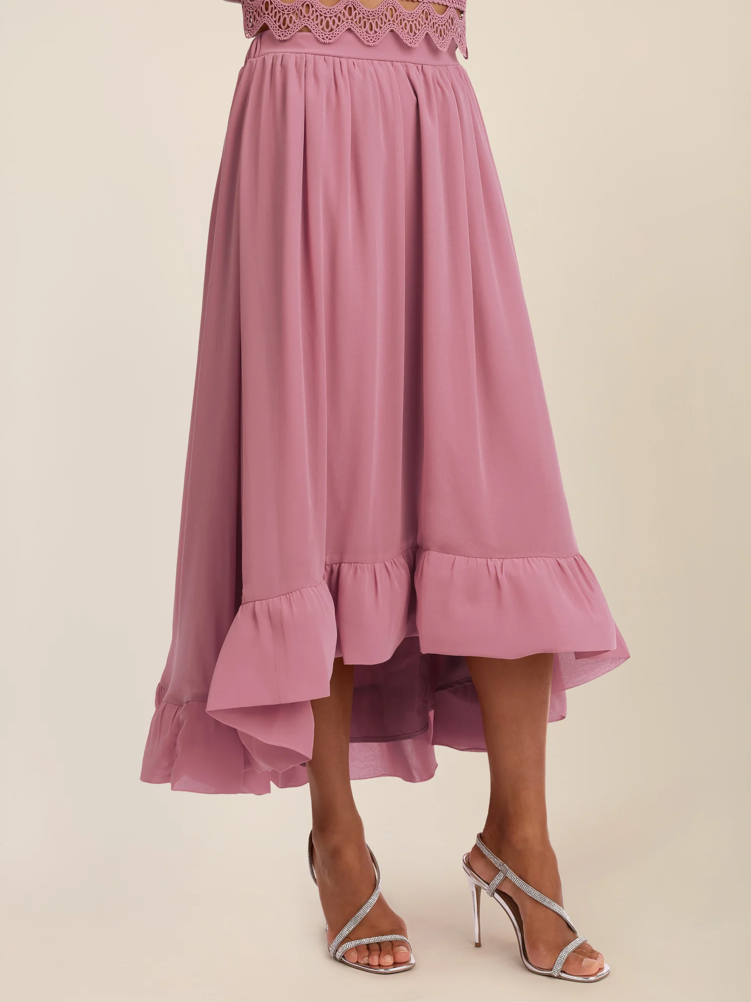 APART Rock mit Volantsaum und High-Low-Schnitt | rosé