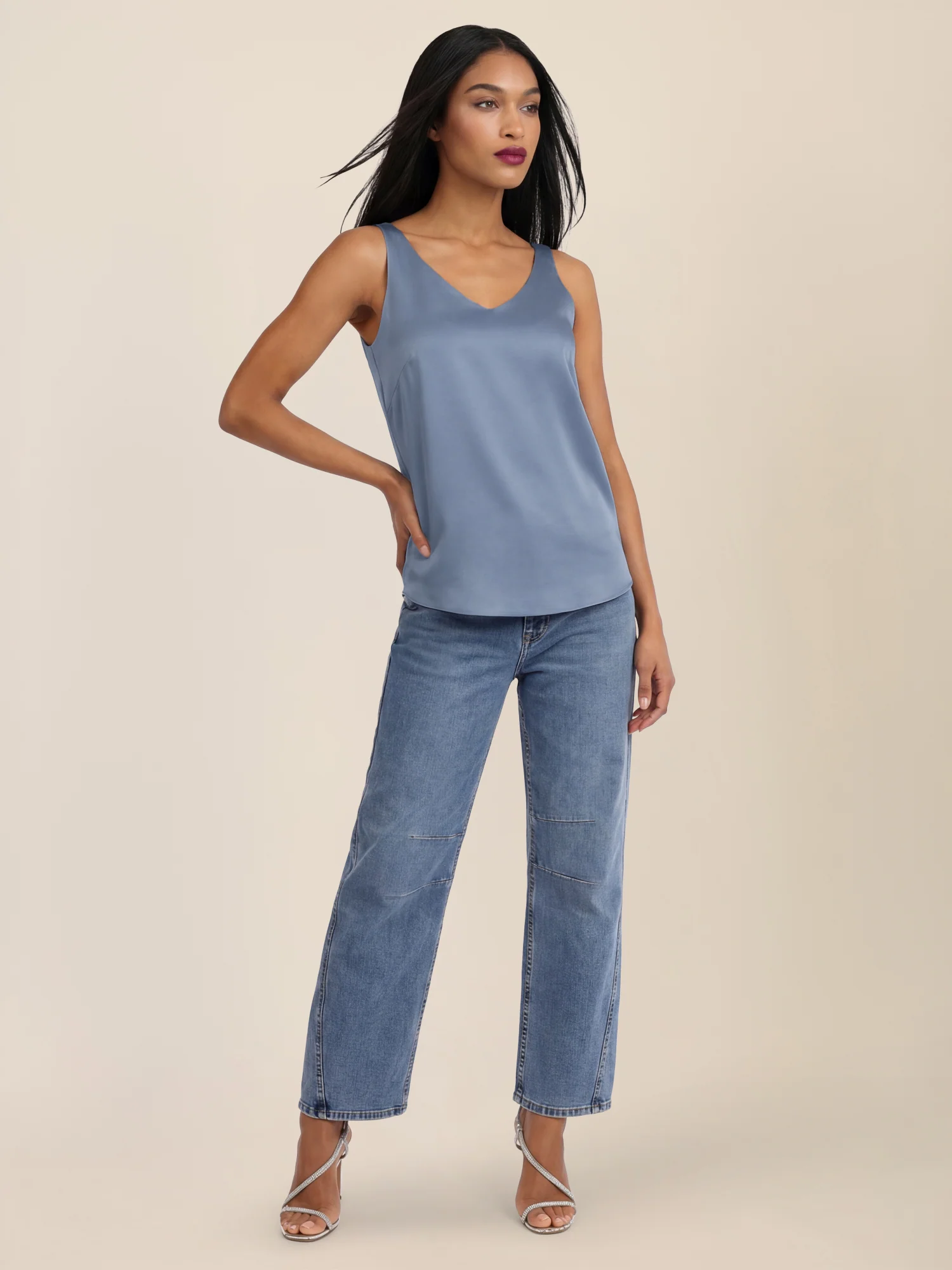 APART Satin-Top mit tiefem V-Ausschnitt | rauchblau - Image 2