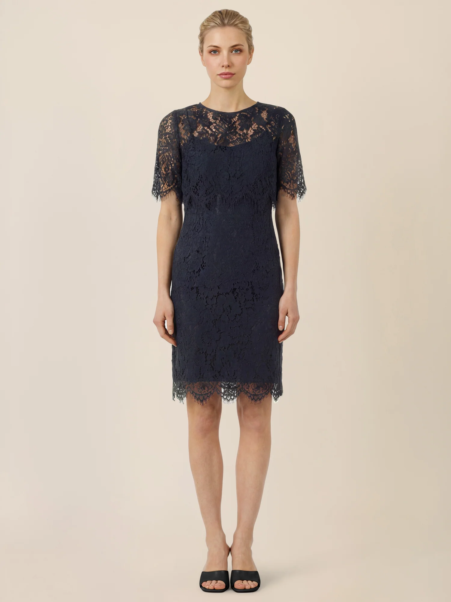 APART Schmal geschnittenes Kleid mit Taillennaht | nachtblau