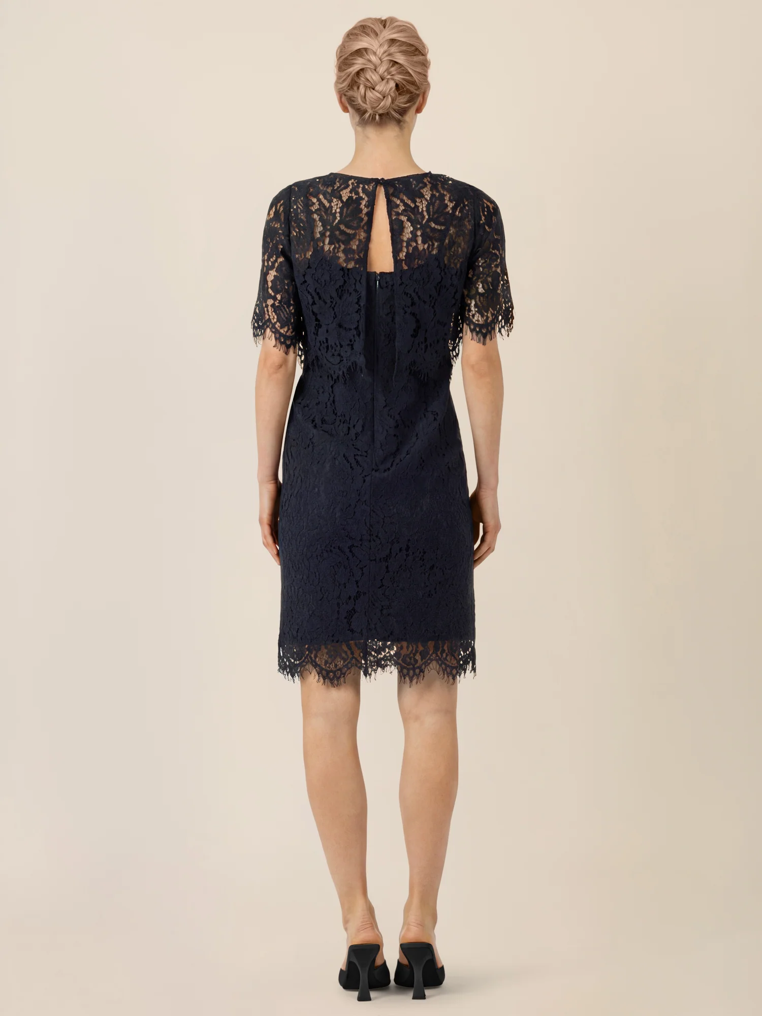 APART Schmal geschnittenes Kleid mit Taillennaht | nachtblau - Image 2