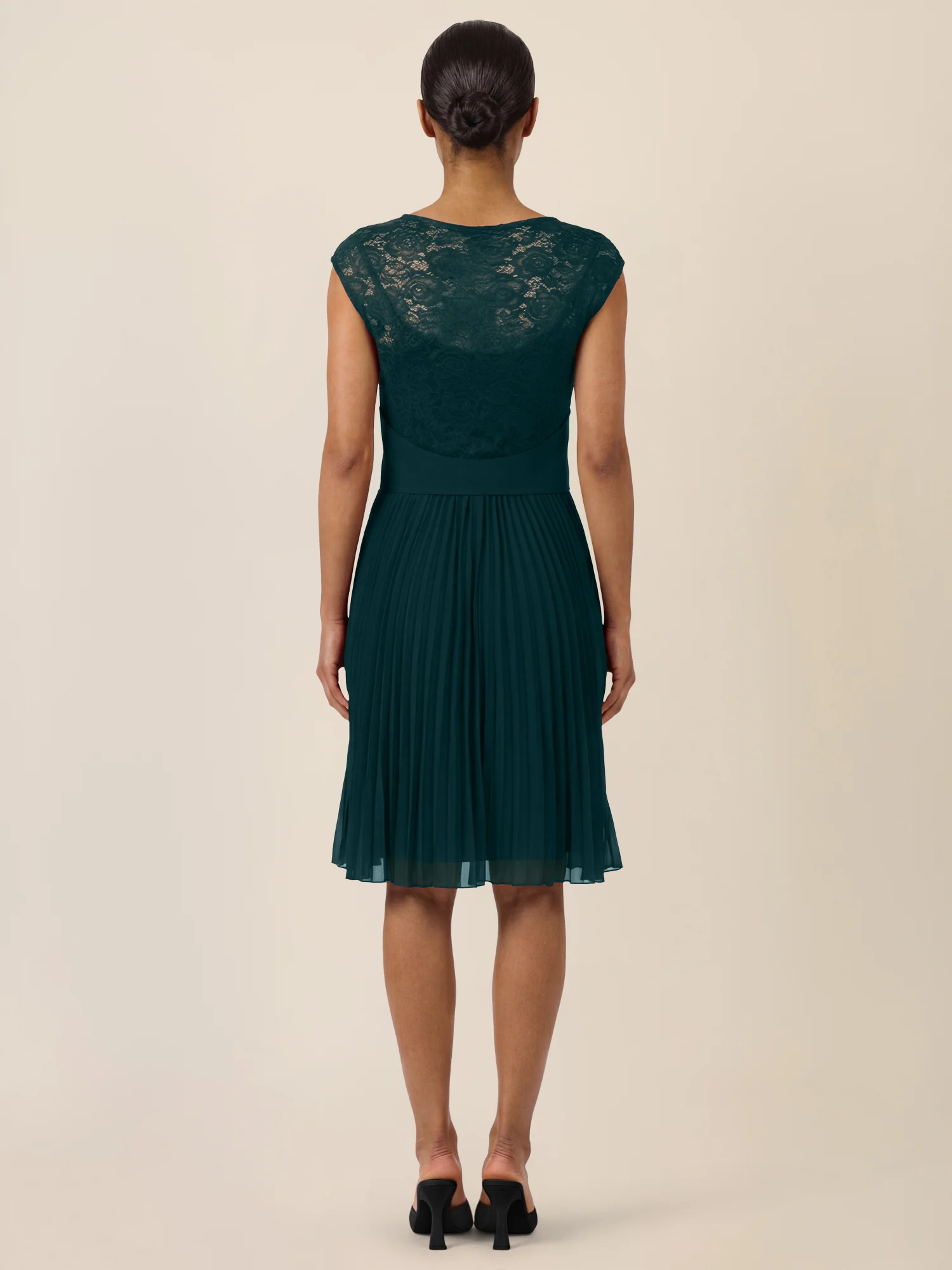 APART Spitzenkleid mit Plisseerock | emerald - Image 2