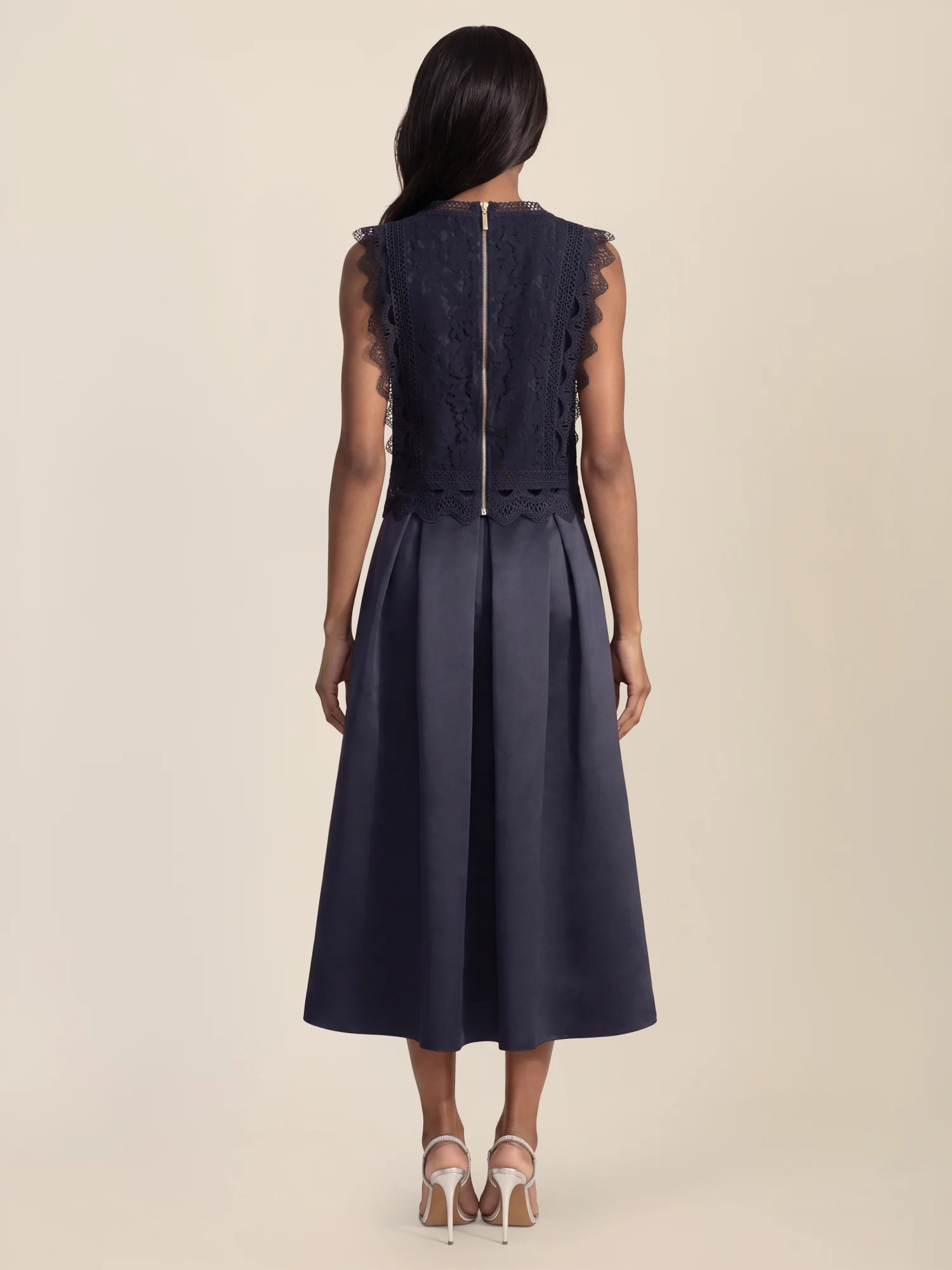 APART Spitzentop mit Rüschen und Häkeldetails | nachtblau - Image 2
