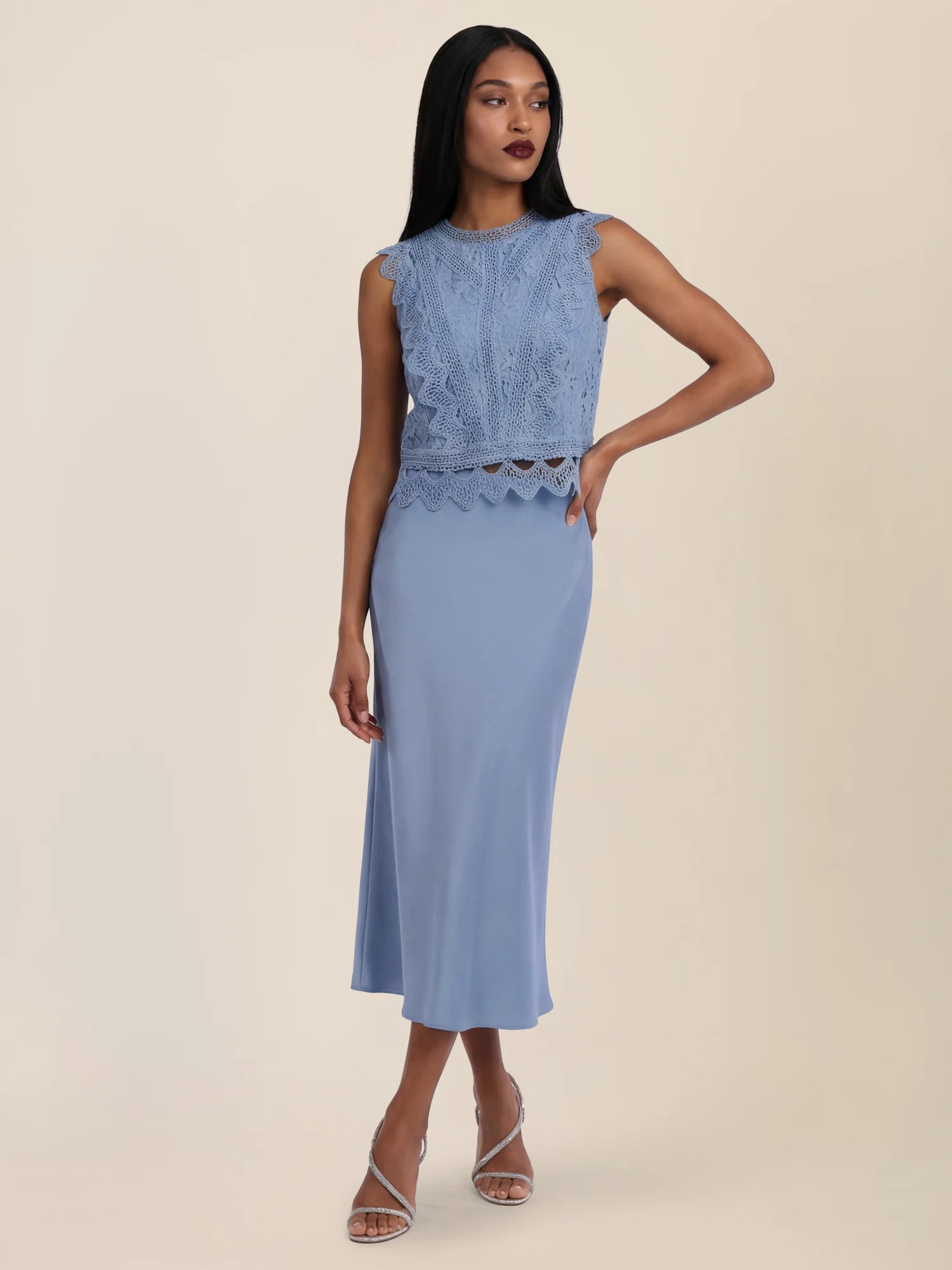 APART Spitzentop mit Rüschen und Häkeldetails | rauchblau - Image 8