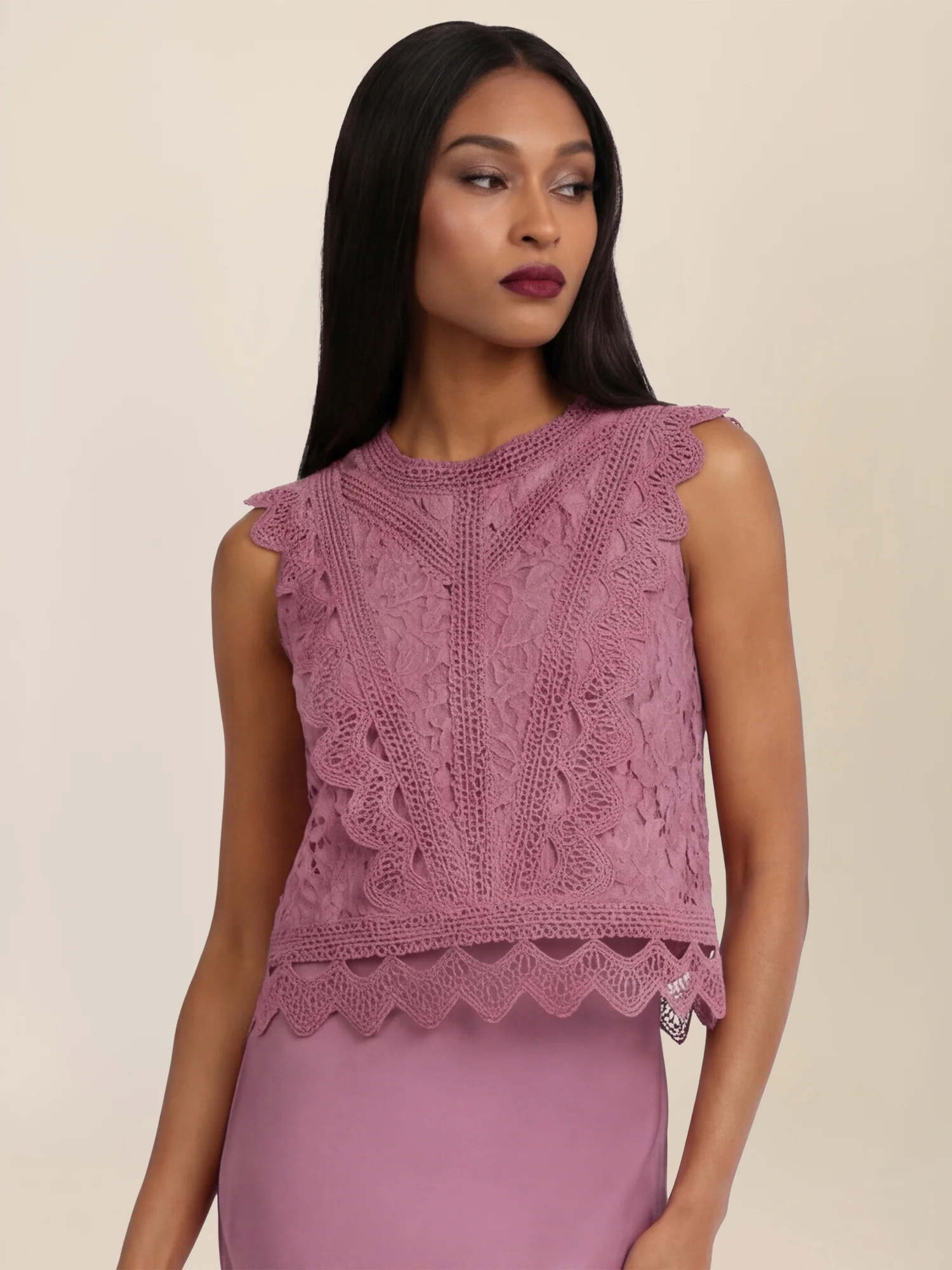 APART Spitzentop mit Rüschen und Häkeldetails | rosé