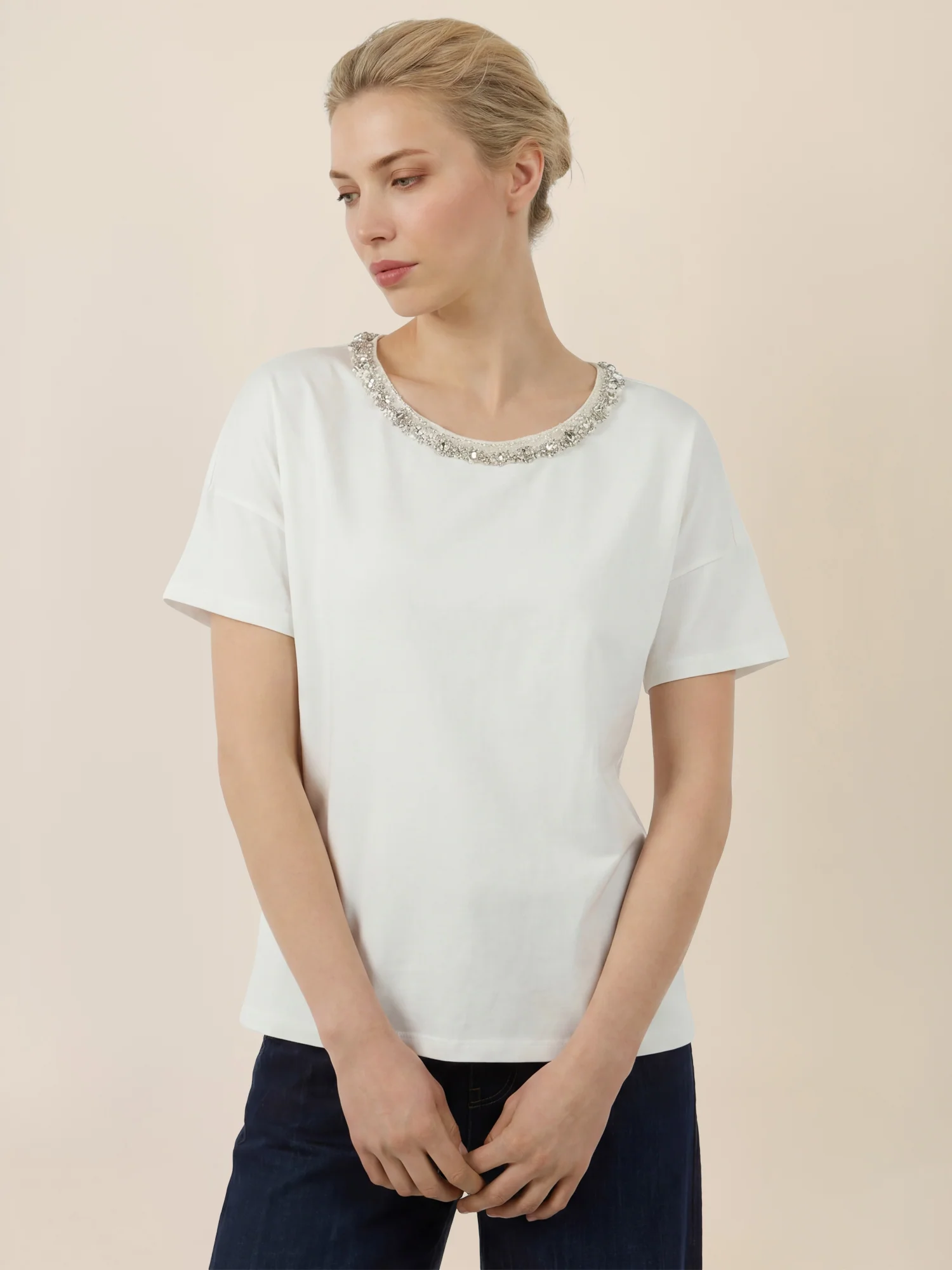 APART T-Shirt mit funkelndem Schmuckkragen | creme