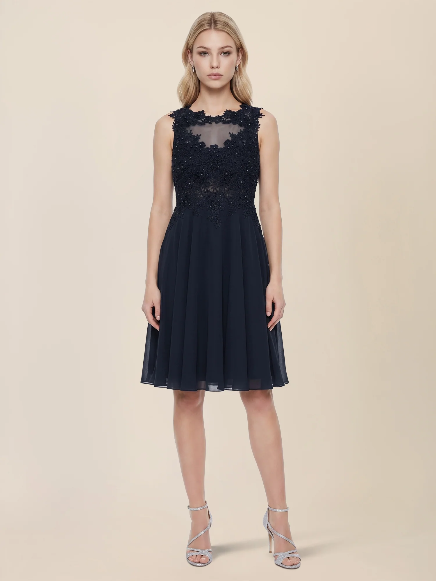 Kleid mit floraler Spitze und Chiffon | nachtblau