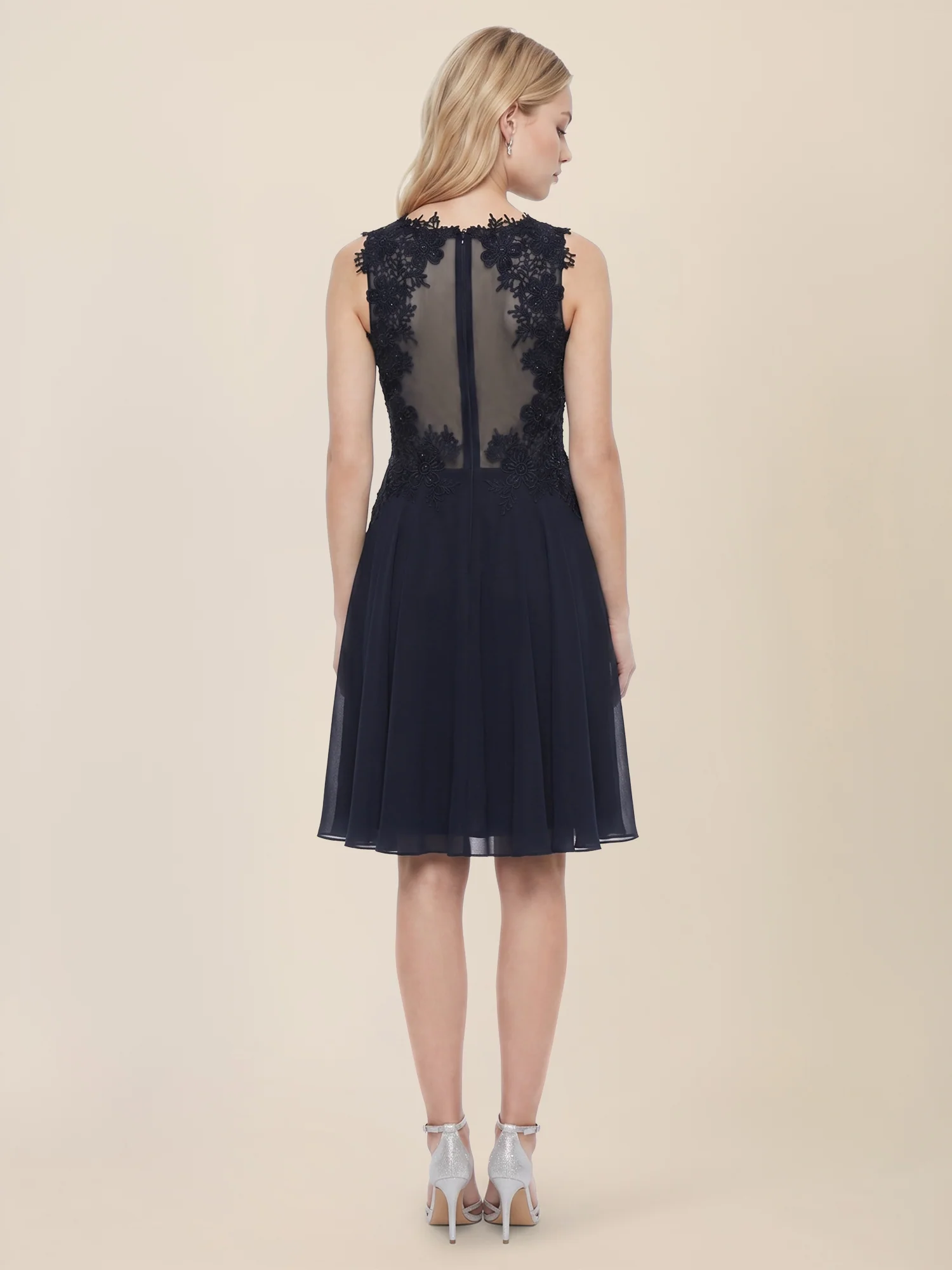 Kleid mit floraler Spitze und Chiffon | nachtblau - Image 2