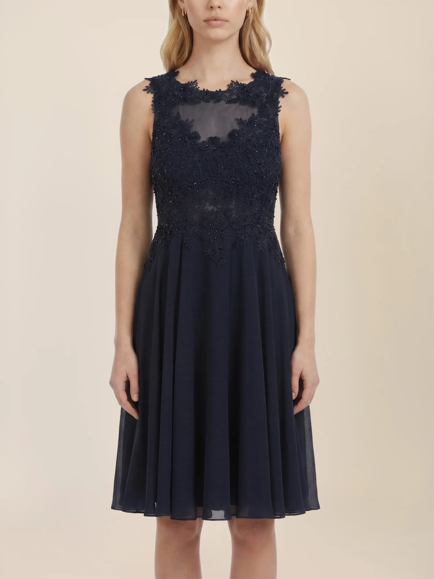 Kleid mit floraler Spitze und Chiffon | nachtblau - Image 4