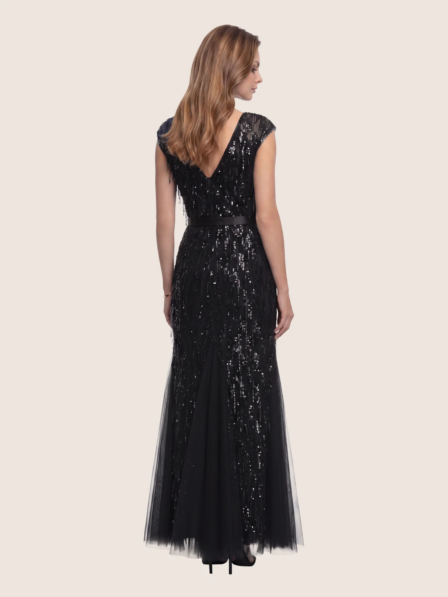 Kleid mit Paillettenstickerei und Tüll-Godets | schwarz - Image 2