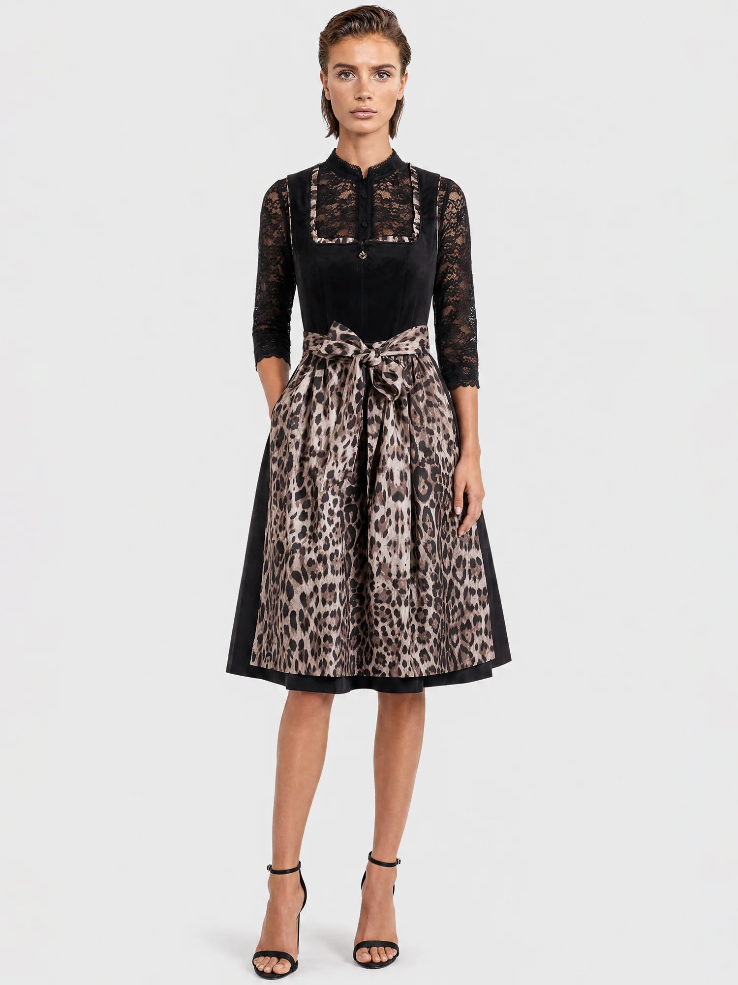 Dirndl aus Samt mit Leo-Schürze | schwarz-multicolor