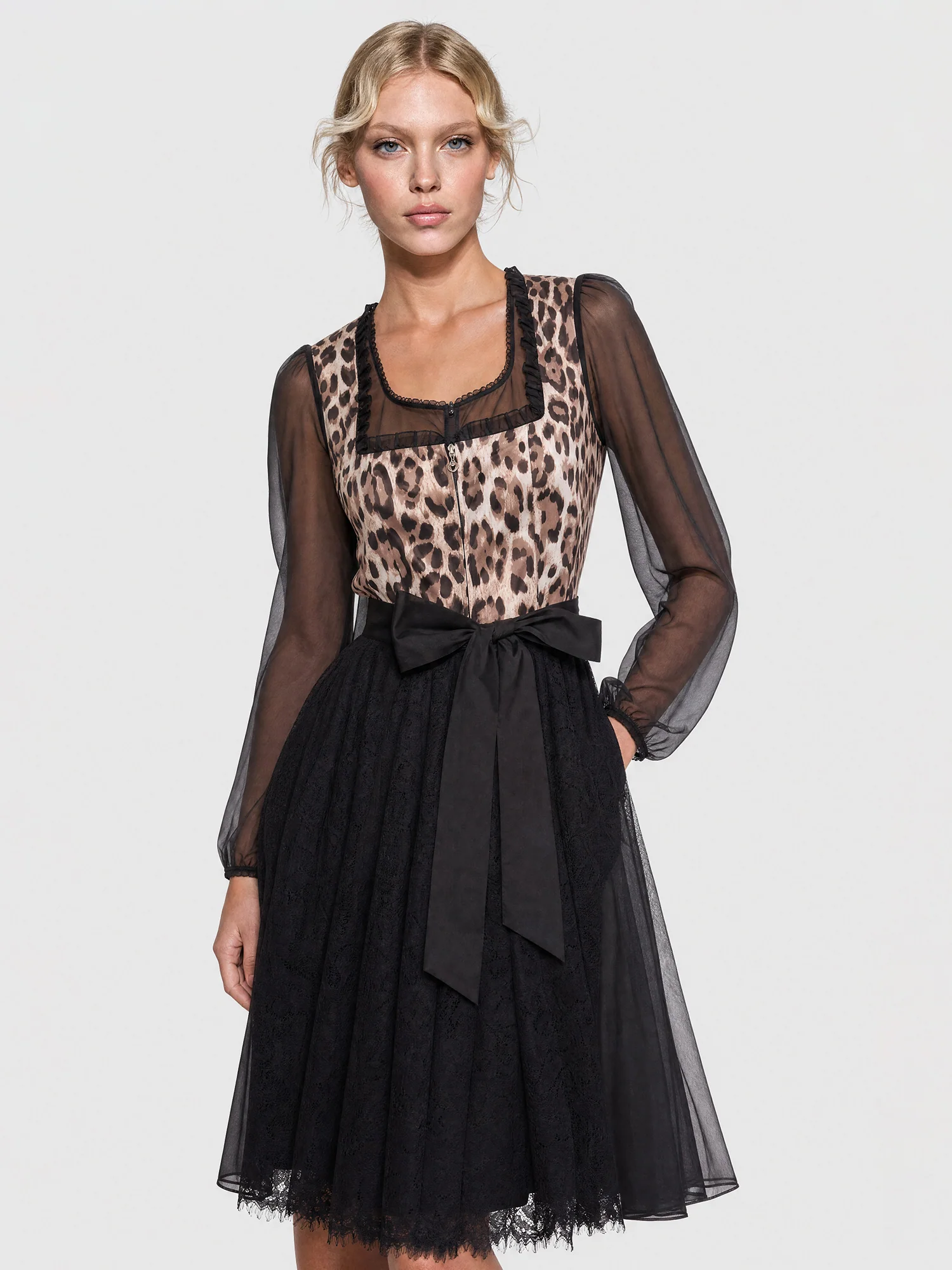 Dirndl-Bluse aus Organza mit Puffärmeln | schwarz