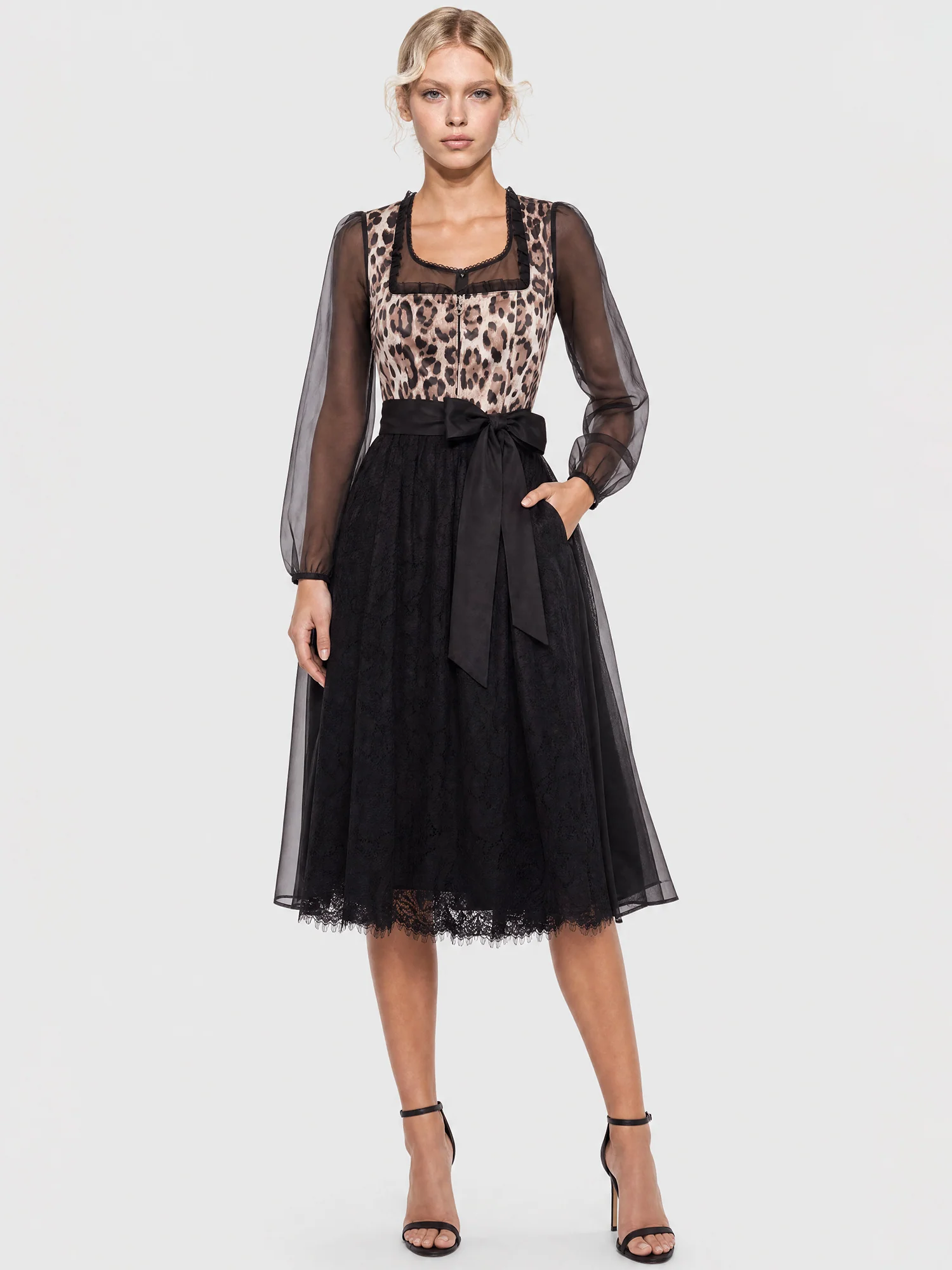 Dirndl-Bluse aus Organza mit Puffärmeln | schwarz - Image 3