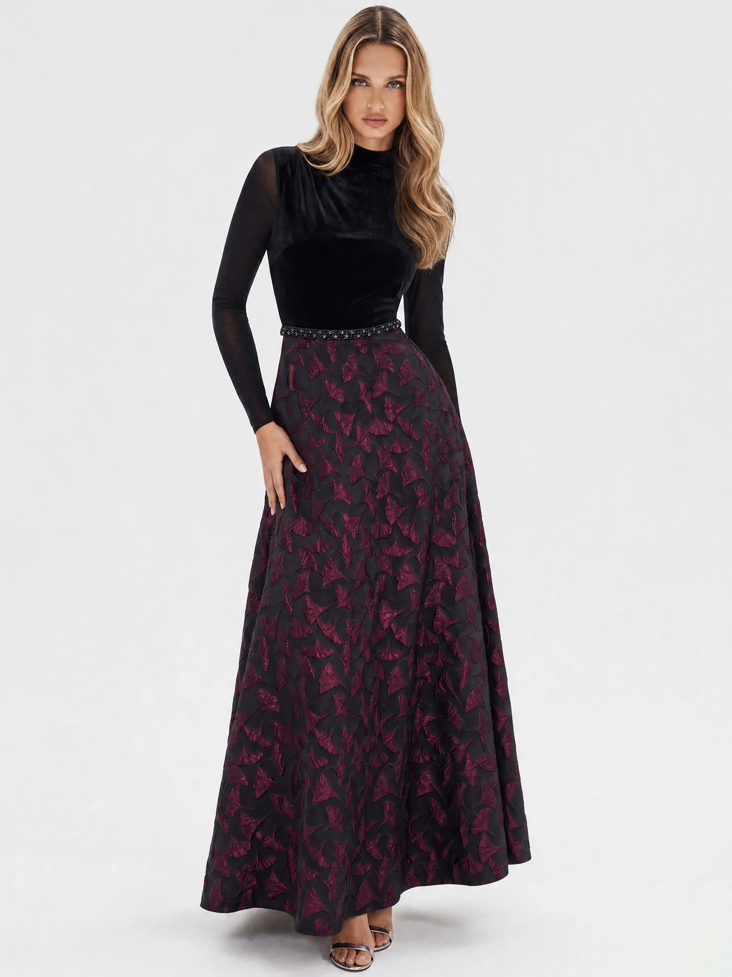 Langes Abendkleid aus Samt und Jacquard | schwarz-weinrot - Image 7